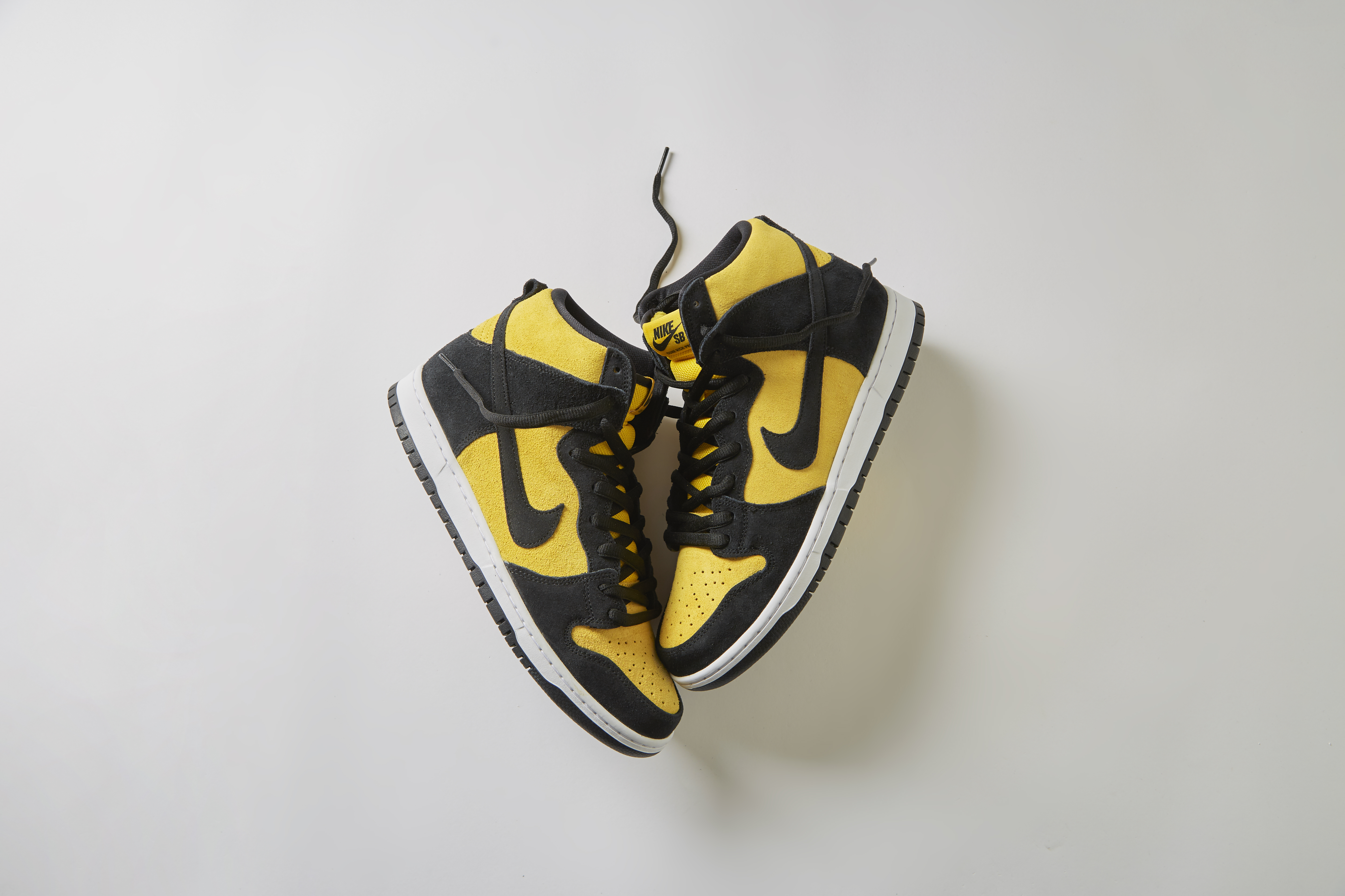 Black and yellow nike sb dunks high best sale